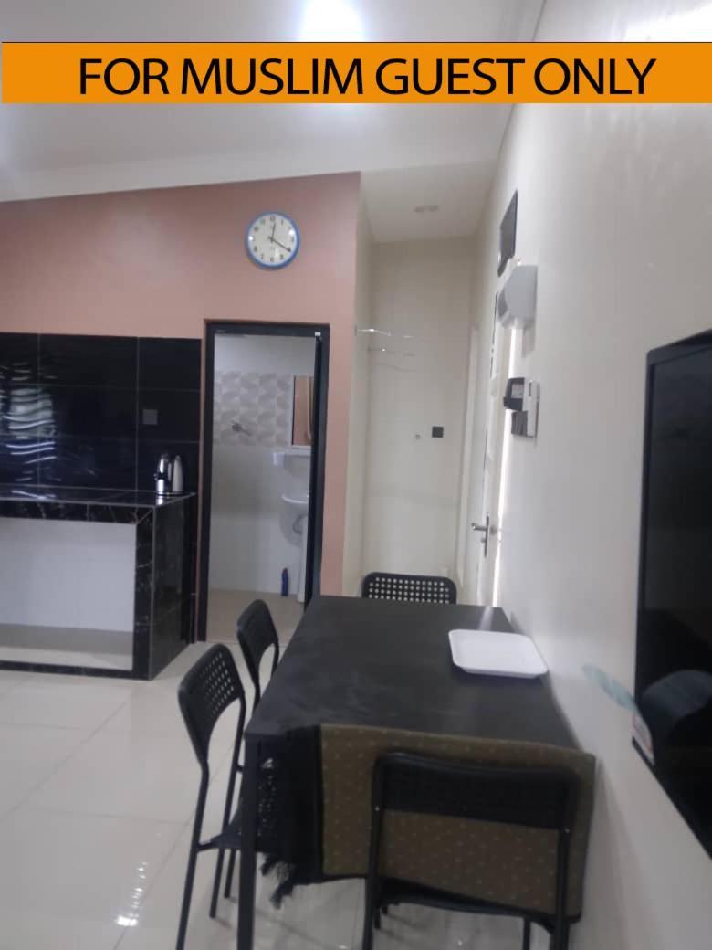 Yasmeen Studio Roomstay Kijal - Room 1 - For Two Person Islam Guest Only ภายนอก รูปภาพ