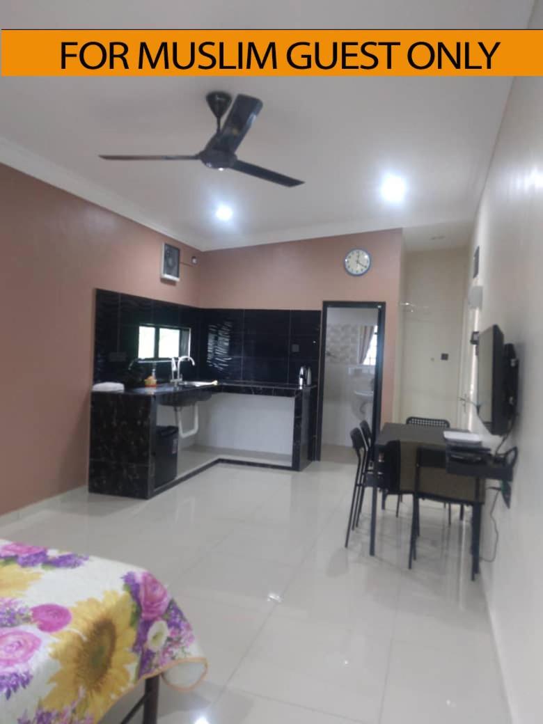 Yasmeen Studio Roomstay Kijal - Room 1 - For Two Person Islam Guest Only ภายนอก รูปภาพ